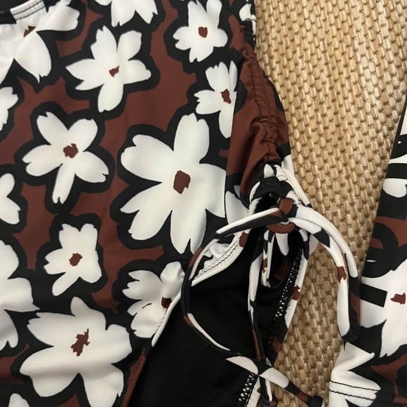 NEW! Hurley Floral One Piece Swim Swimsuits Small - Picture 5 of 7